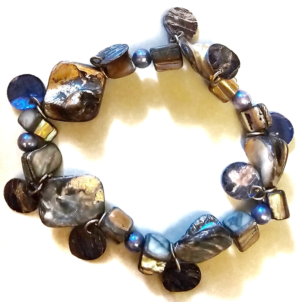 Beautiful Pearly Shell Stretchy Bracelet